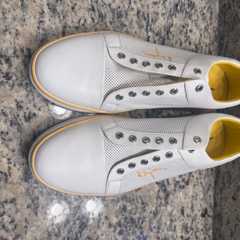 Elegant White and Yellow Men's Sneakers